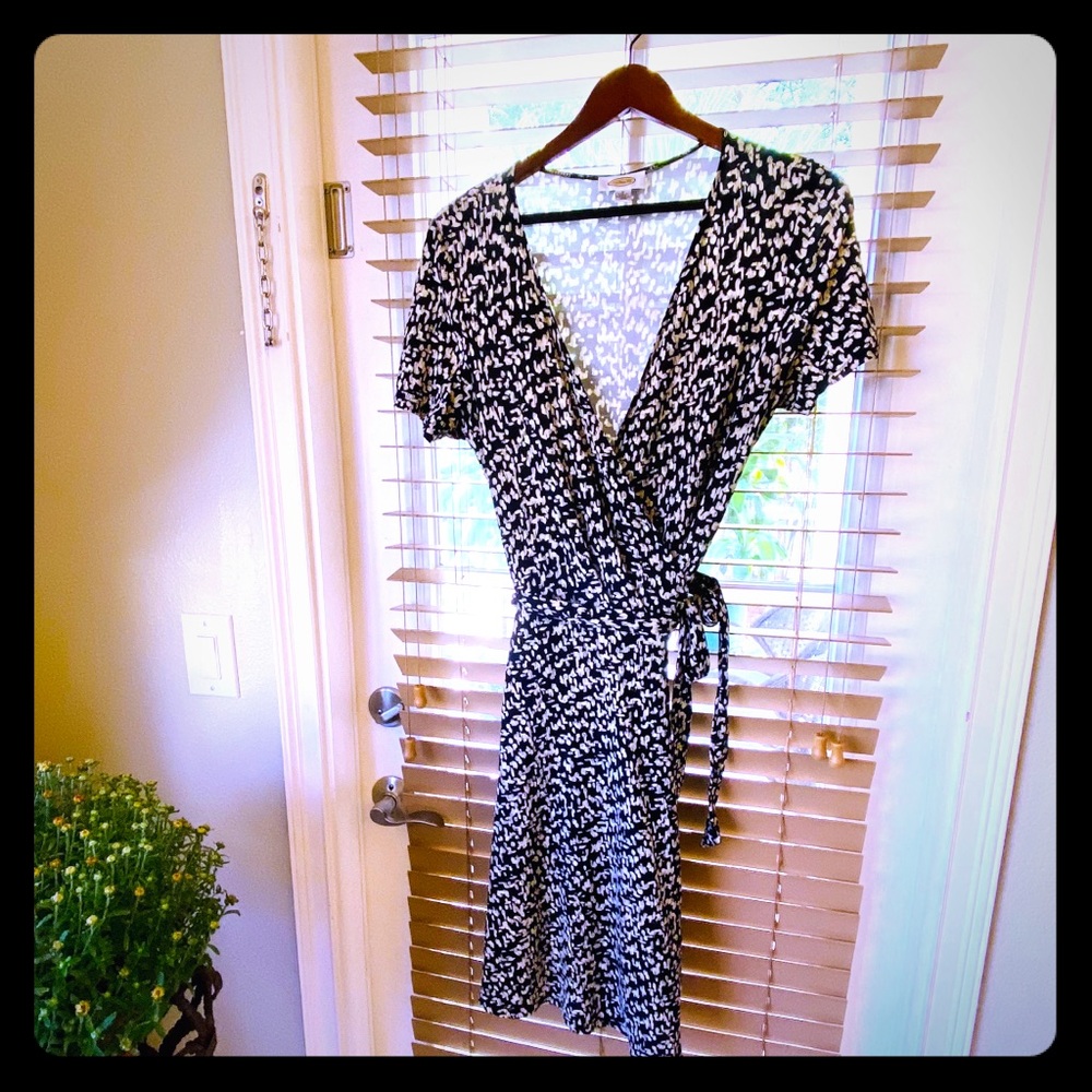 Talbots size 8 Wrap Dress Black & Cream